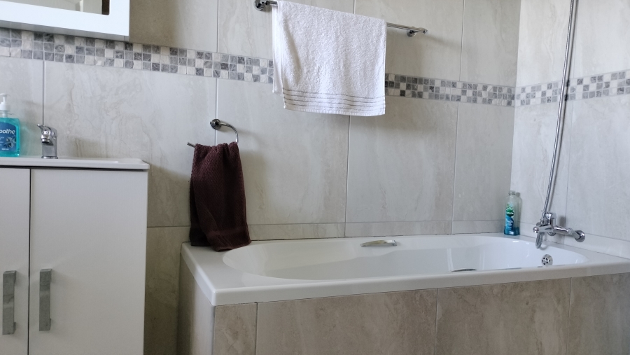 3 Bedroom Property for Sale in Grootbrakhoogte Western Cape